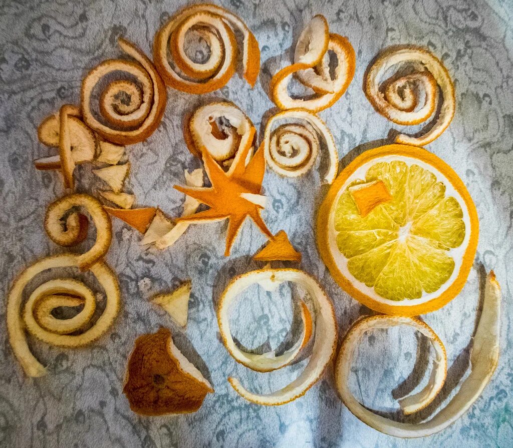 Что сделать из кожуры. Сушеные апельсины для декора. Панно из цитрусовых. Панно из апельсиновой кожуры. Панно из сушеных апельсинов.