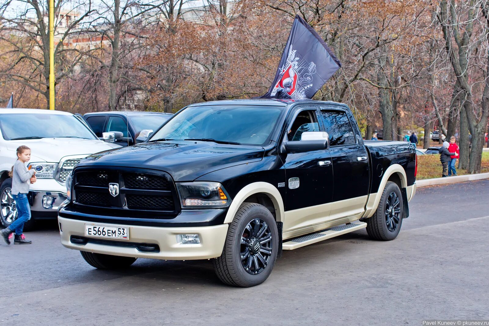 Налог на додж. Додж рам 5.7 396л. dodge ram iv (ds/dj). додж пикап черный. dodge ram iv белый.
