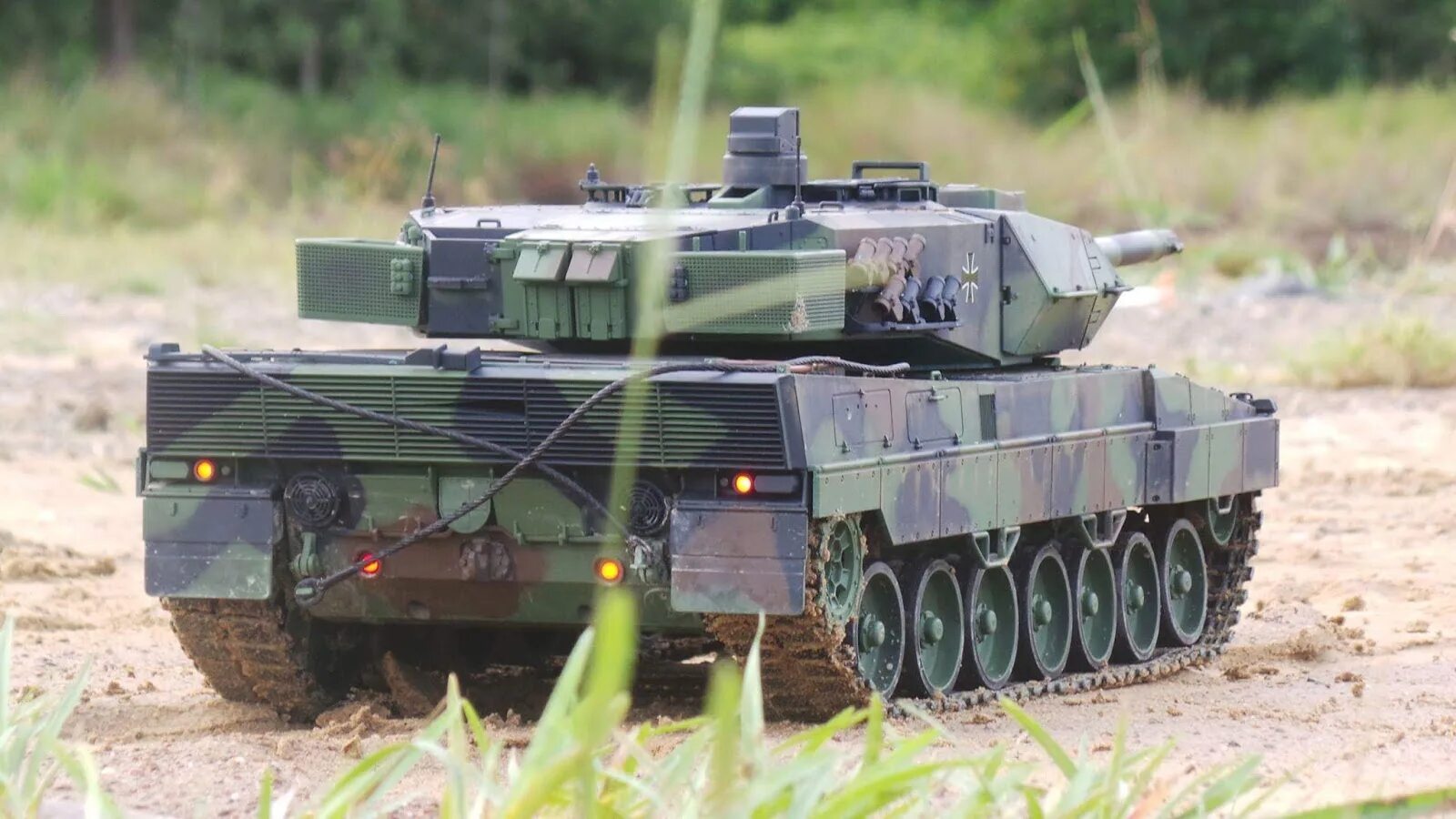 Leopard 2a5. Mbt leopard 2a6. леопард 2. тепловизор leopard 2a6. леопард 2а5 вид сбоку.