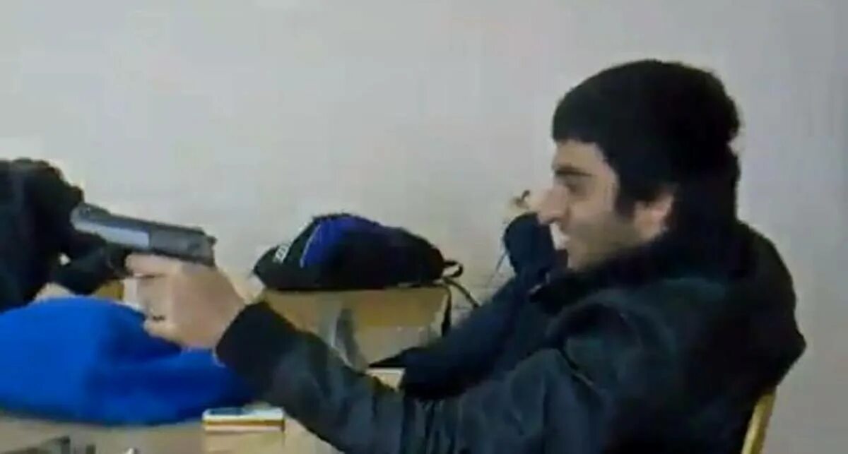 Чеченцы угрожают бандиту. Рамис Чандра. Дагестанец с пистолетом. Кавказец с пистолетом.