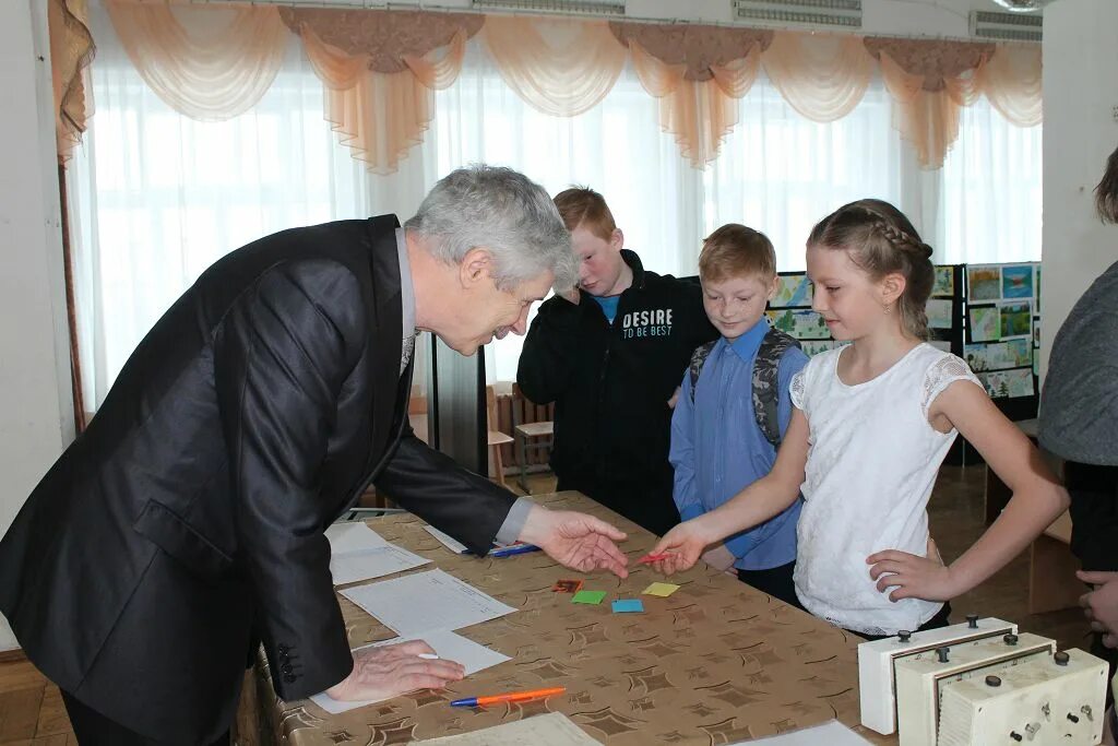 Красная поляна кировская область вятскополянский район. Мкоу сош с уиоп пгт. Школа пгт восточный омутнинского района. Школа пгт восточный омутнинского района. Пгт восточный омутнинского района кировской области.