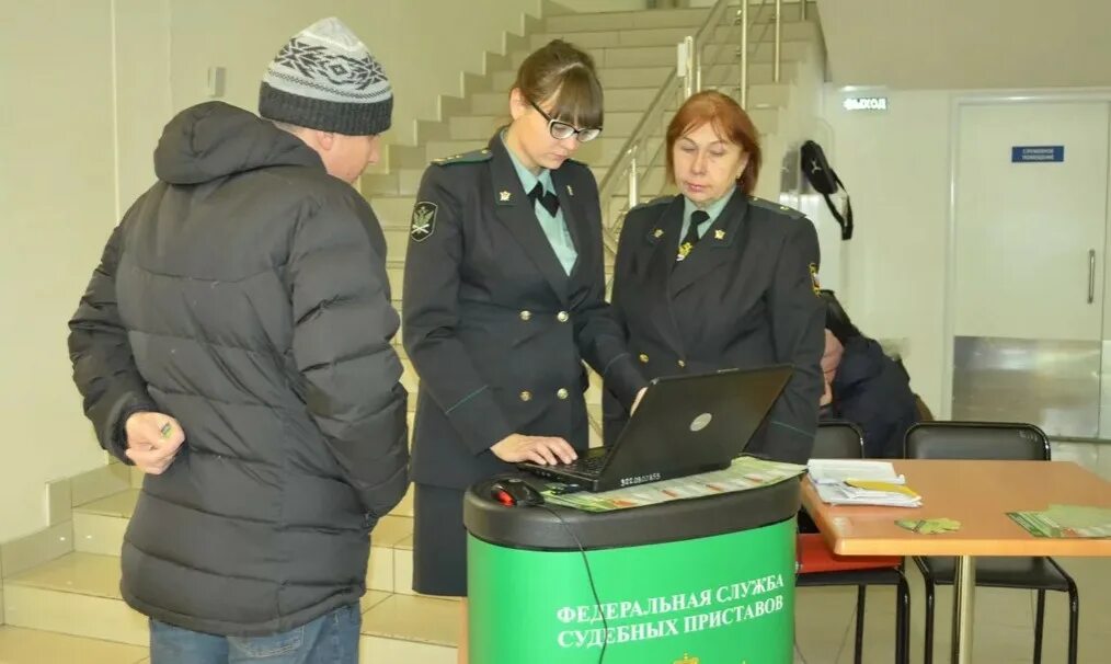 Судебные приставы барнаул работа. Главный судебный пристав по красноярскому краю. Краевые пристова барнаул. Судебные приставы барнаул. Шарахин константин сергеевич судебный пристав.