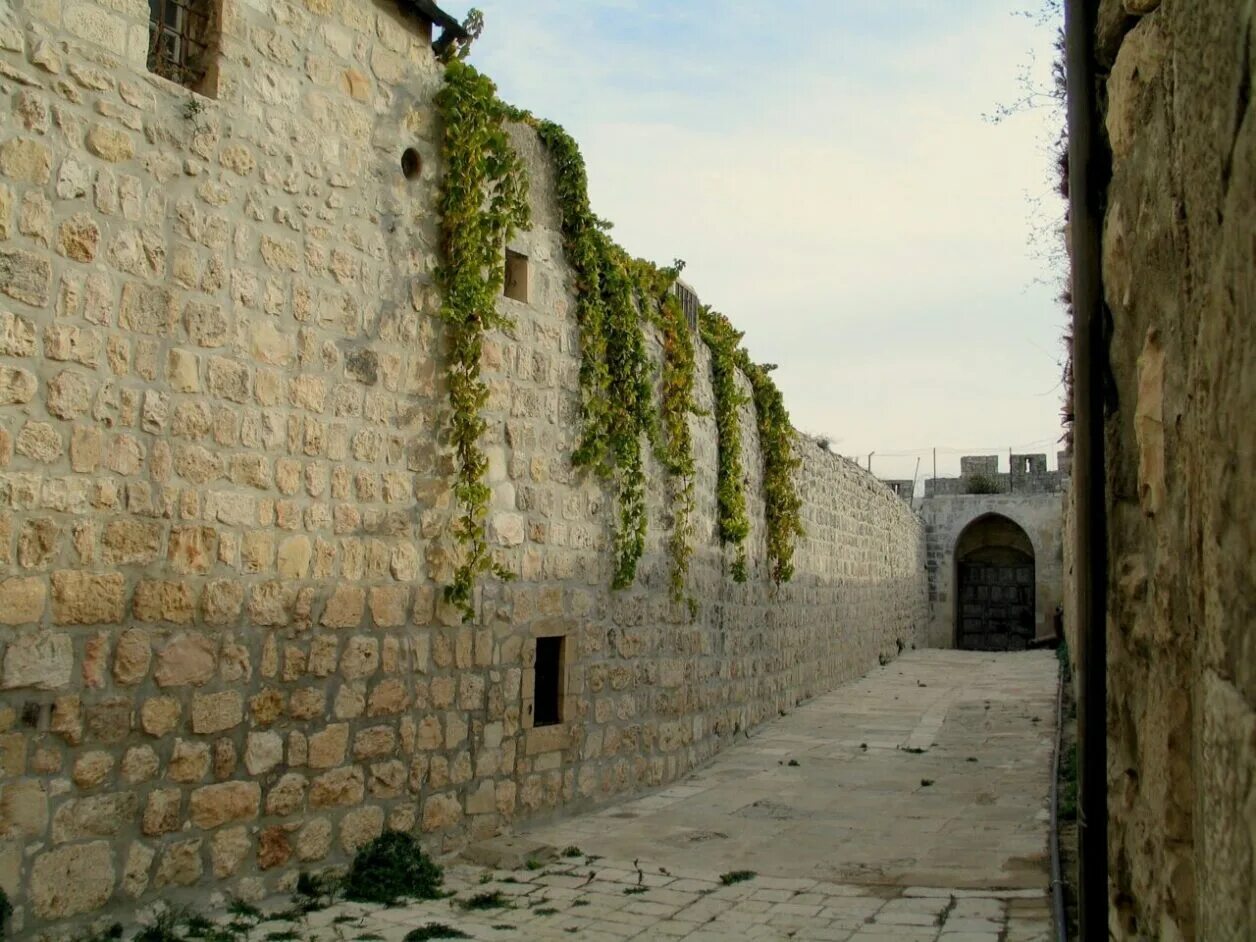 Где есть стена. Крепостные стены Иерусалима. Старый город в Иерусалиме и его крепостные стены. Крепостная стена Иерусалима. Иерусалим городская стена.