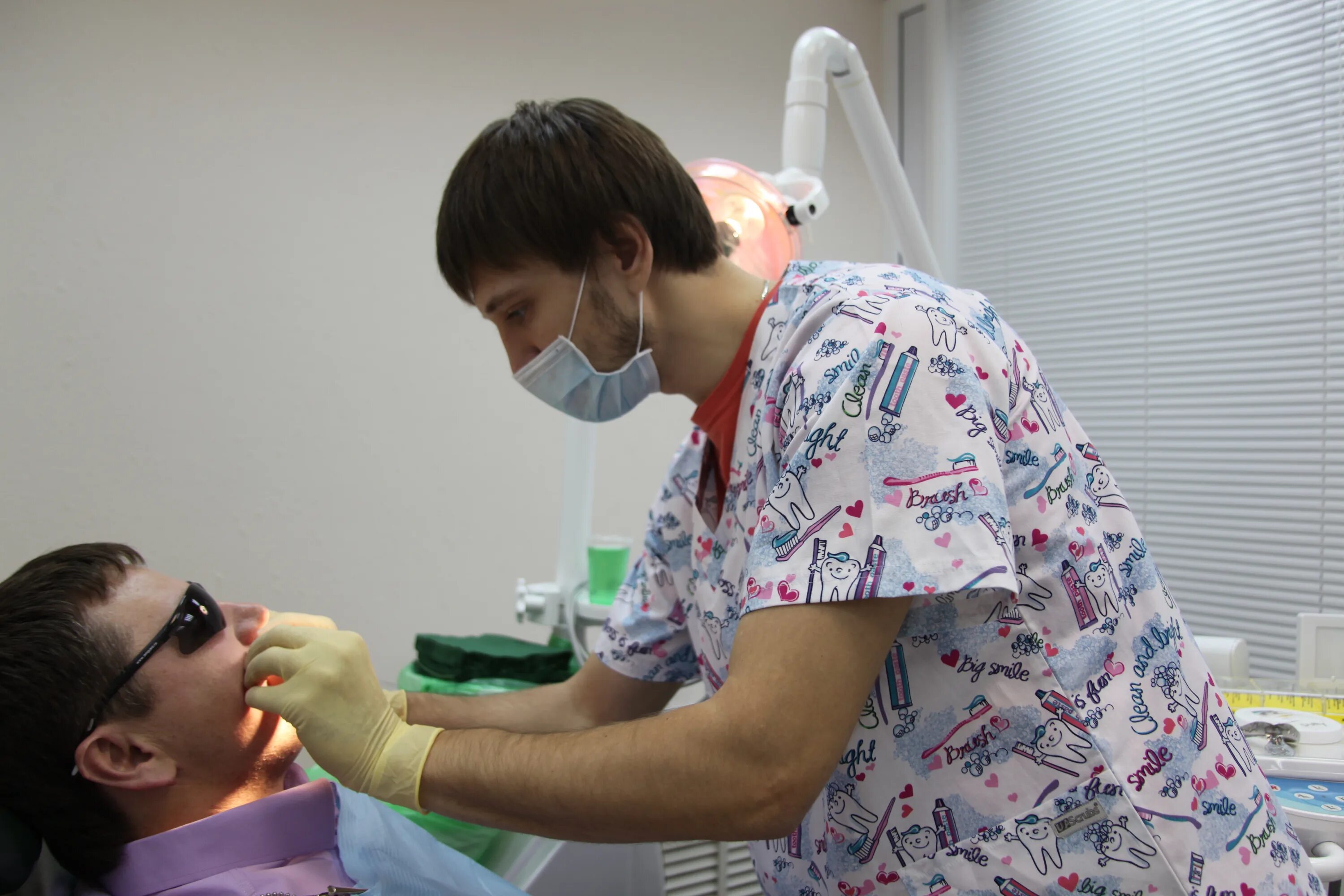 информационные технологии в стоматологии. зубная клиника новейшие технологии. компьютер в стоматологии.