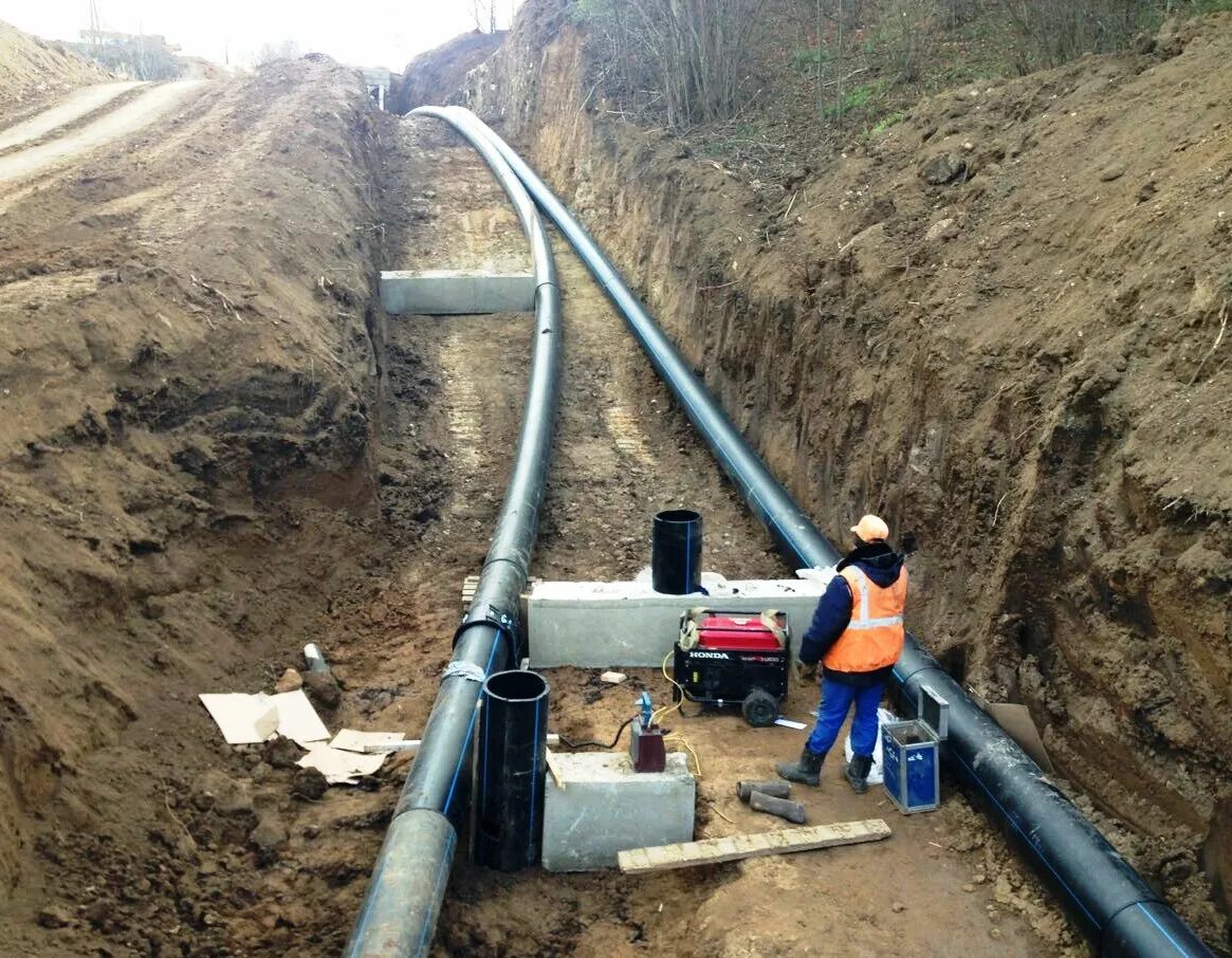 монтаж наружных инженерных сетей. прокладка наружных инженерных сетей. строительство водопровода. прокладка наружных инженерных сетей. водопроводное строительство.