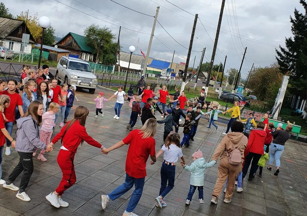 Веселый поселок. Каникулы фото. День поселка чернь. Веселый праздник фото.