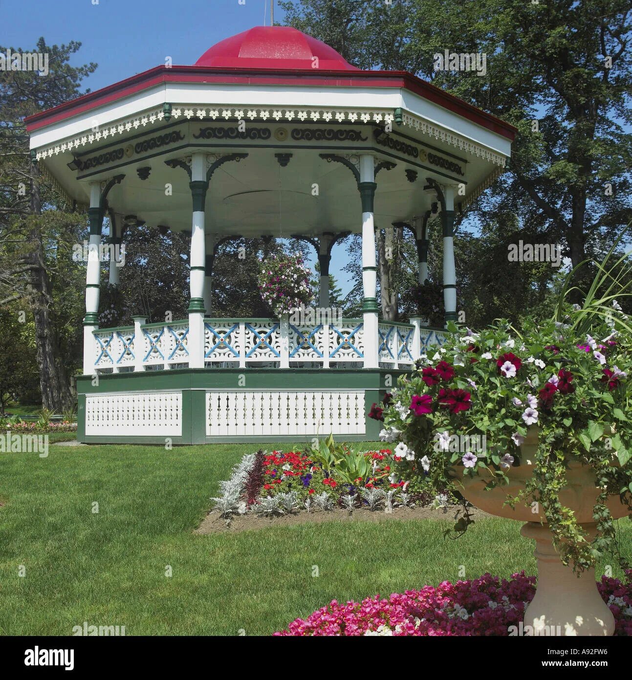 Беседки красная горка. Беседки красная горка. Беседка 4 на 4. Беседка в японском стиле. Парк отель орловский беседки.
