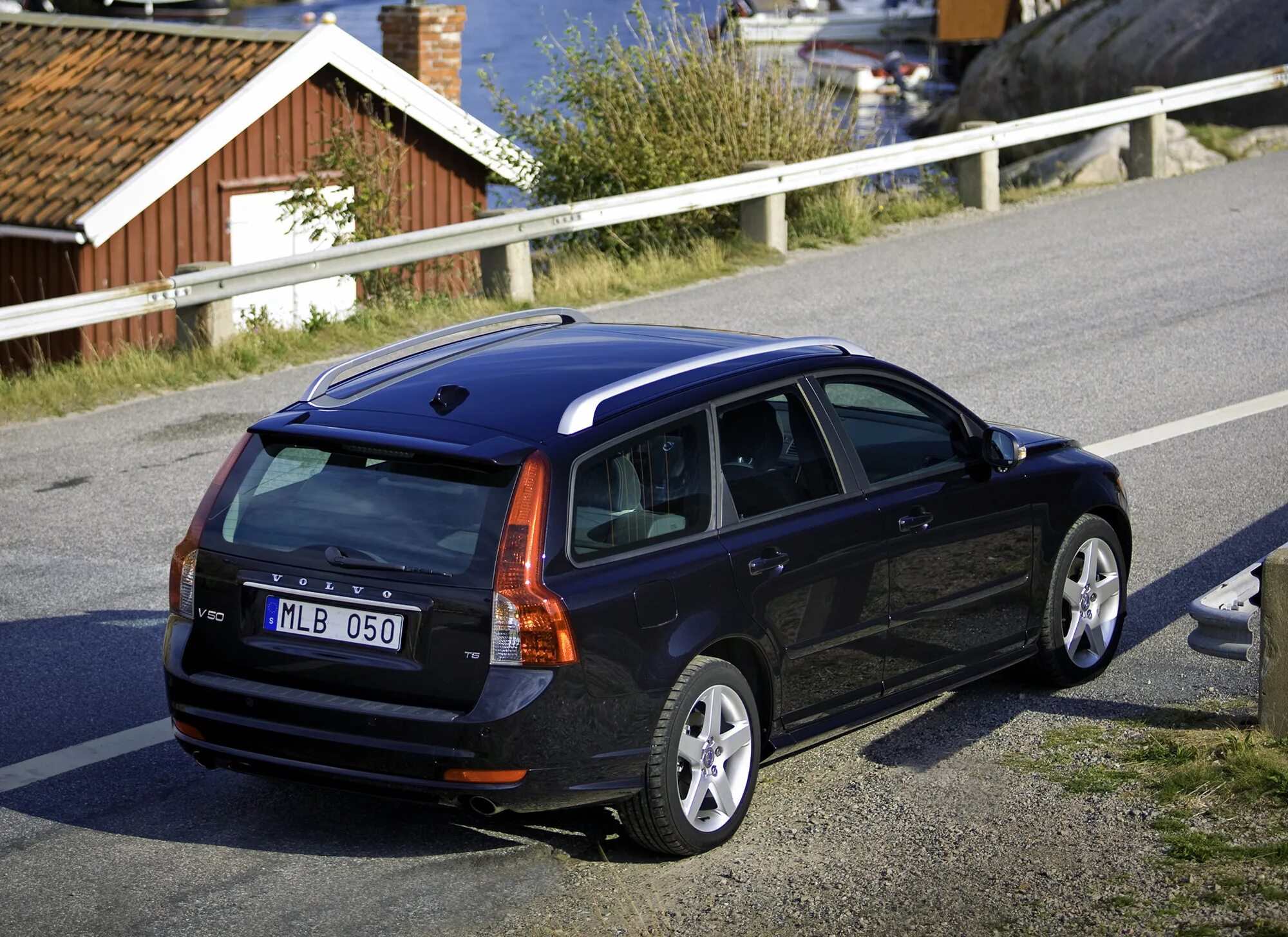 Volvo v50. Вольво v50 универсал 2008. Вольво v50 r. Volvo v50 2008.