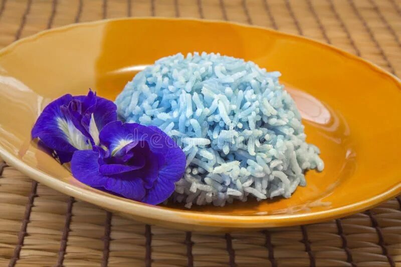 Blue rice. Голубой рис. Рис стал синим. Рис в синих коробках. Blu рис.