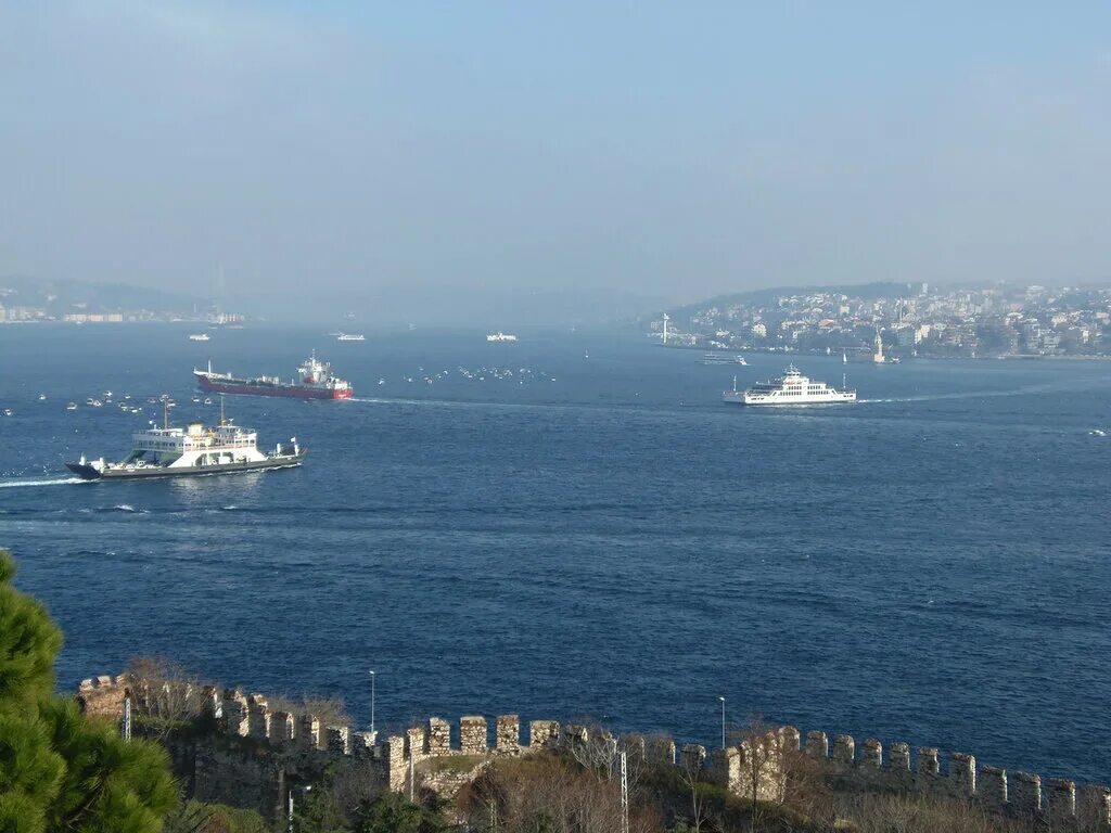 Пролив босфор океан. Босфорский залив Стамбула. Мост в проливе Босфор и Дарданеллы. Стамбул пролив Дарданеллы. Босфорский пролив 2.