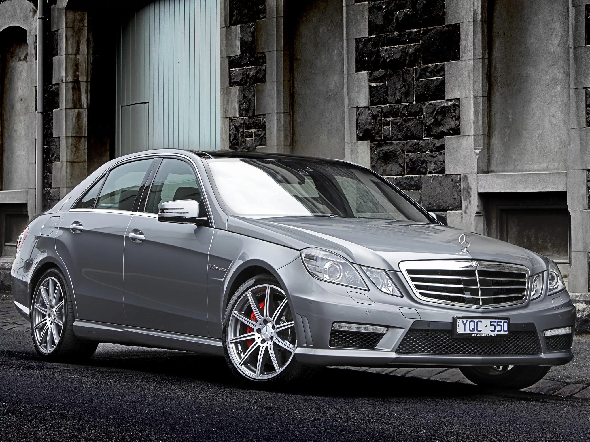 Мерседес w212 москва. Mercedes Benz e63 w212. Mercedes Benz w212 AMG. Мерседес Бенц e 212. Mercedes e63 w212.