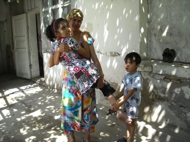 Русский и таджичка. Жена таджика. Жена таджика. Таджик и таджичка свадьба. Узбекские женщины.