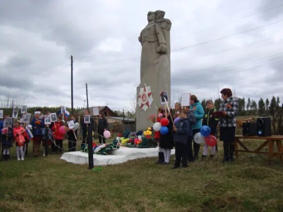 Старый Алзамай. Алзамай Нижнеудинский район. Памятник Черняеву в Алзамае. Памятники города Алзамай.