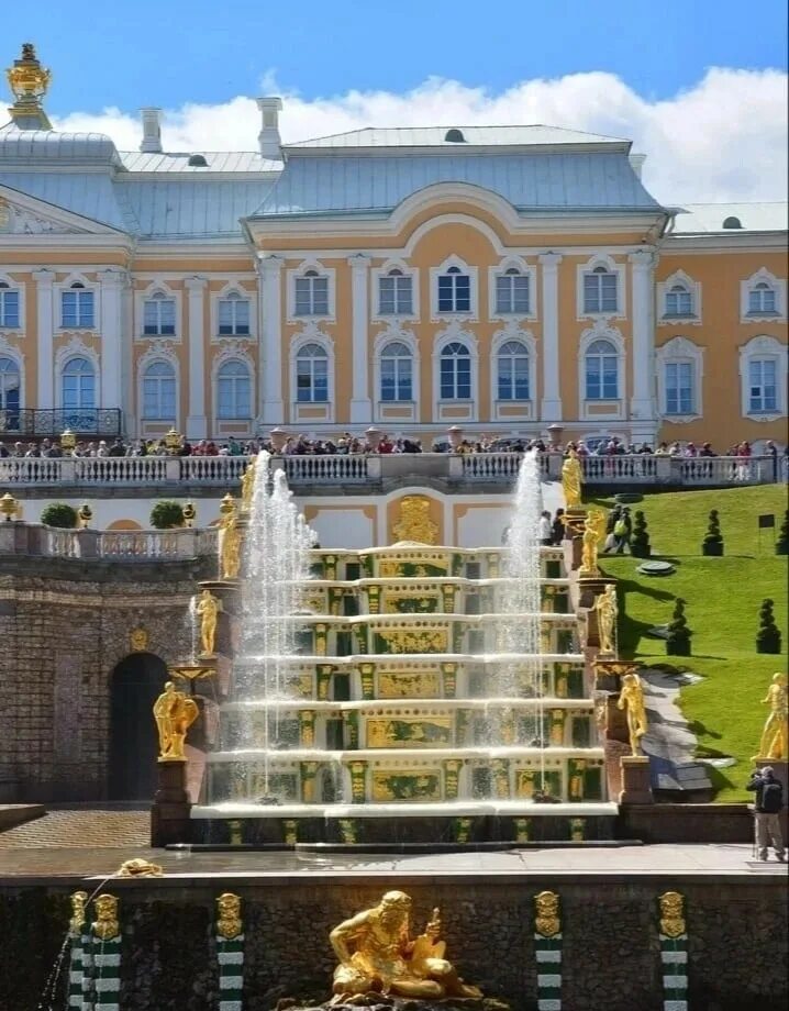Петергоф петродворец. Петергоф (дворцово-парковый ансамбль). петродворец в петергофе фонтаны. большой дворец в петергофе фонтаны. петергоф дворцово-парковый ансамбль достопримечательности.