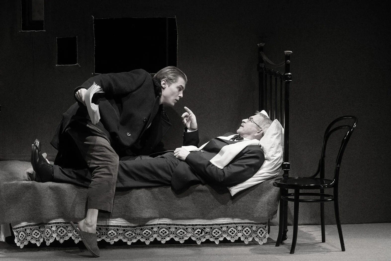 Наш городок молодежный театр. Спектакль записки покойника. Театр женовача записки покойника. Театр женовача записки покойника. Спектакль сергей женовач.