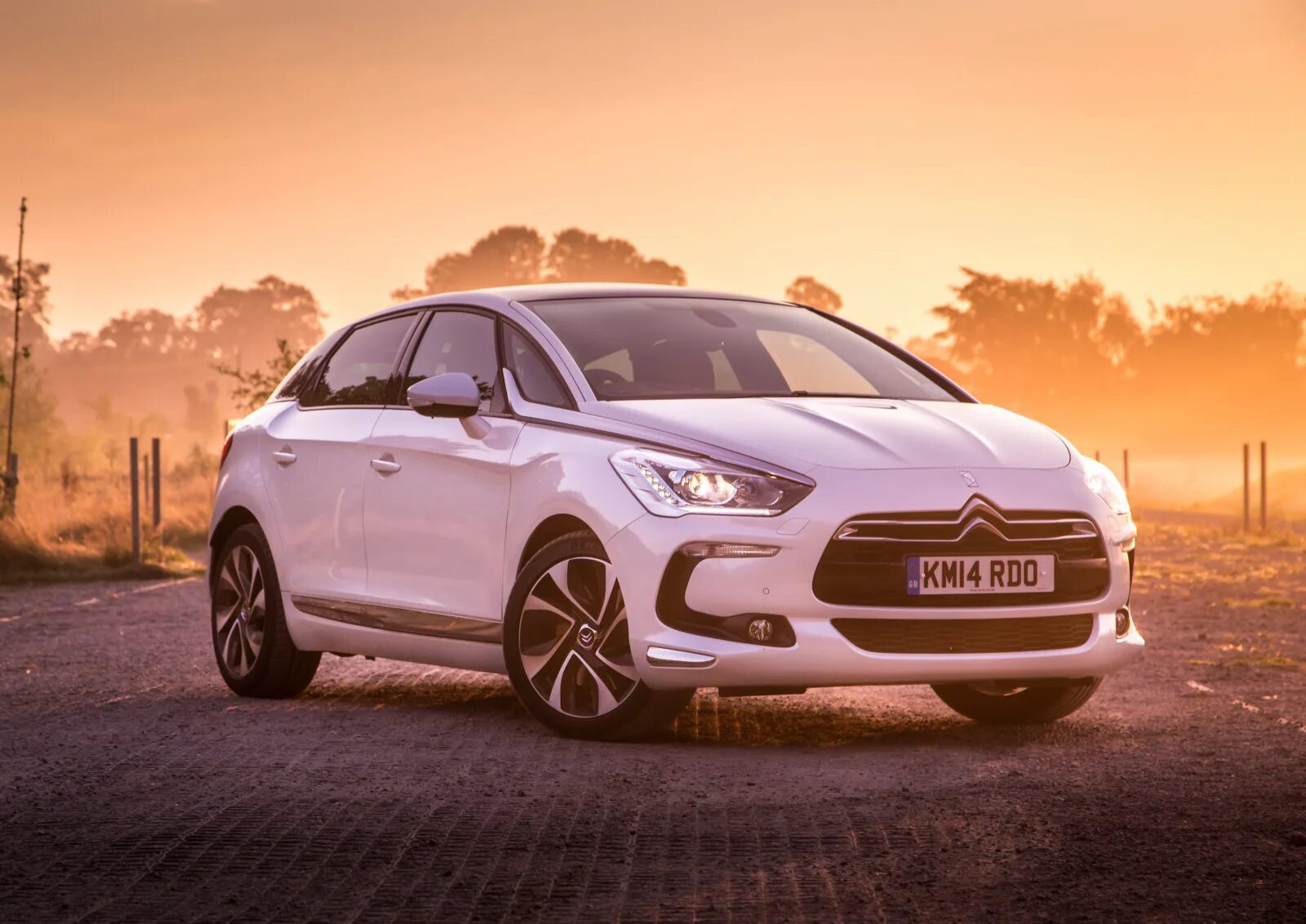 Ds5 windows. Citroen ds5 2025. citroen ds5 coupe. citroen ds5. ds5 ситроен 2025г..