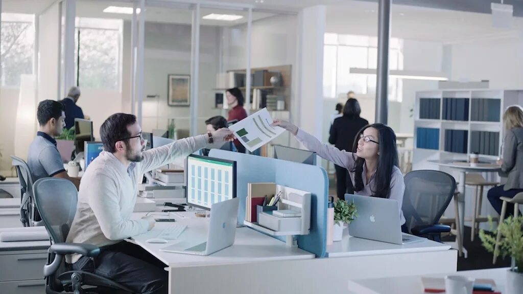 На каких работает apple. Apple work. apple работа. apple at work. работа в эппл.