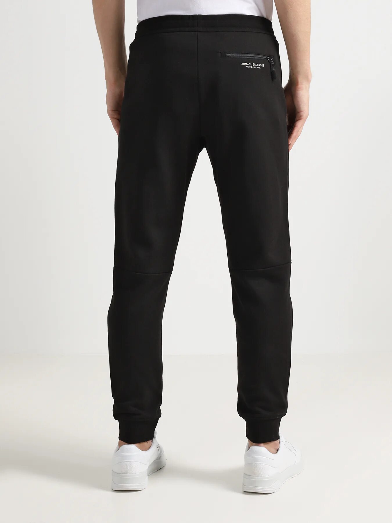 Спортивные штаны armani exchange. Emporio armani спортивные брюки мужские. Спортивные штаны армани. Брюки армани с логотипом. Армани эксчендж брюки спортивные мужские.