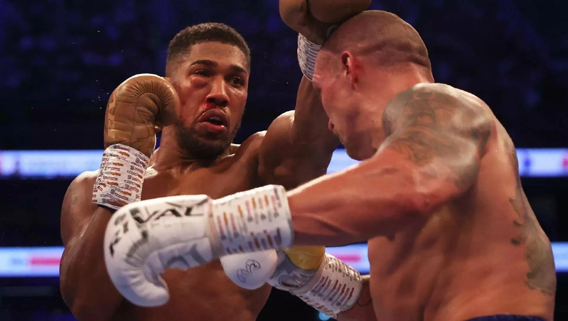 Диллиан уайт усик. Бой усик число. Энтони джошуа усик. Бой усик число. Дерек чисора усик.