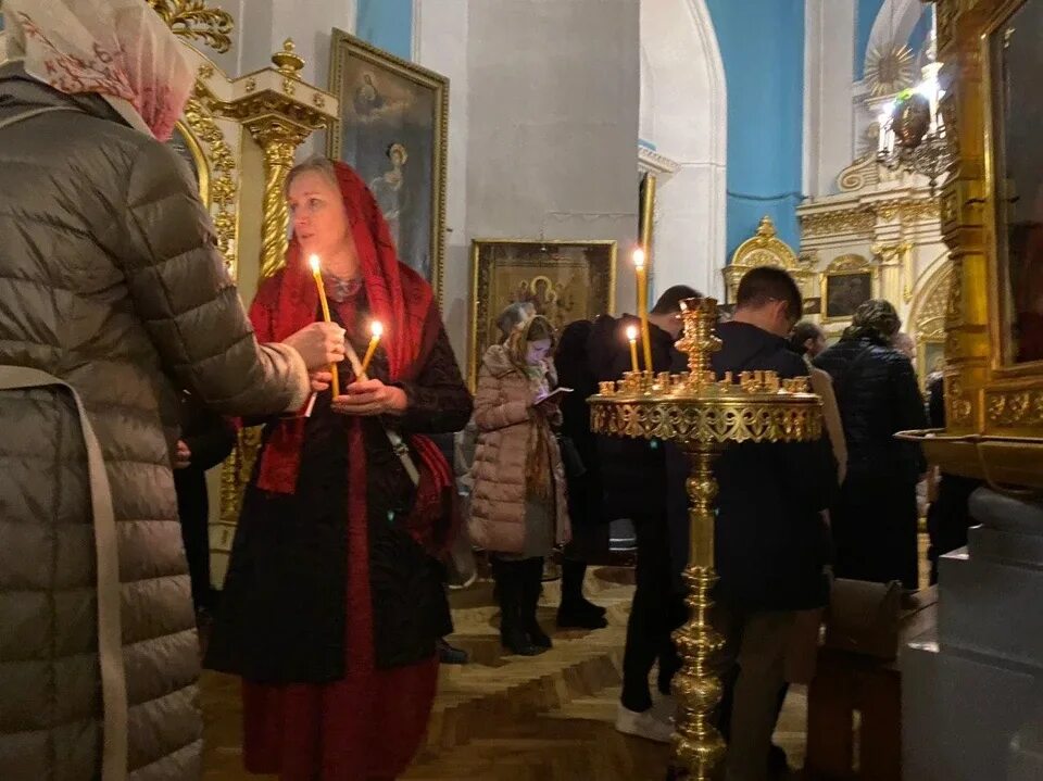 Как прийти на службу в церковь. Христос воскресе храм в санкт-петербурге. пасха в петербурге. санкт-петербург церковь прихожане. пасха в санкт-петербурге фото.