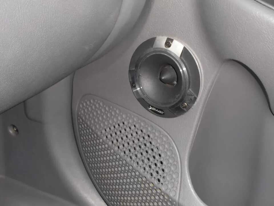 Акцент на одном музыкальном образе. Акцент на одном музыкальном образе. Акцент на одном музыкальном образе. Хендай акцент. Дверные карты hyundai accent автозвук.