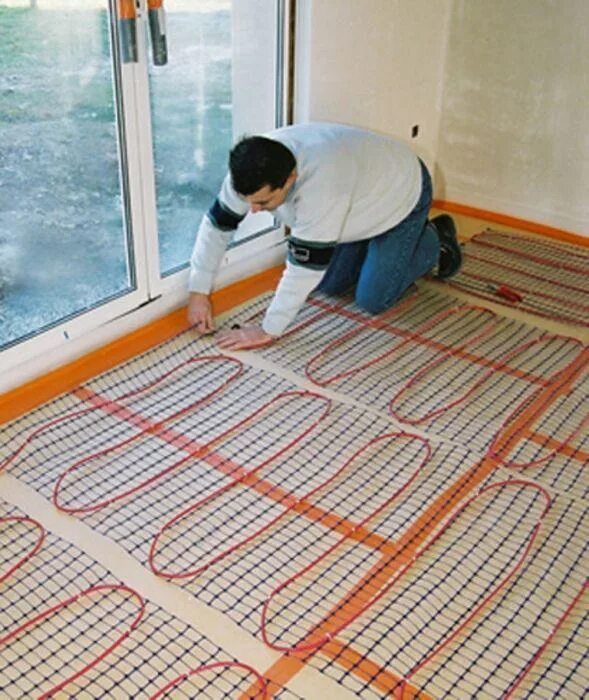 Как постелить теплый. Тёплые полы электрические 220v200w5m. Electric underfloor heating. Монтаж тёплого пола электрического. Укладка электрического теплого пола.