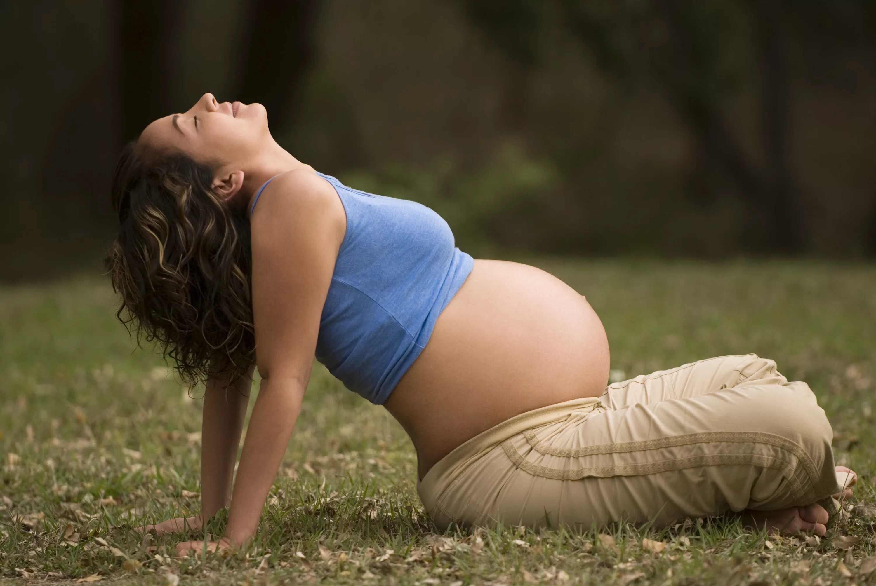 Красивые беременные женщины. Фотосессия беременности на природе. Девушка забеременела видео