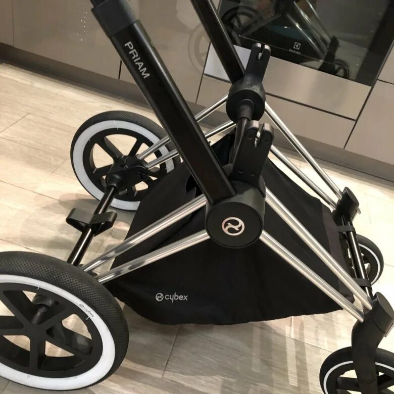 Priam lux шасси. Шасси cybex priam 2. Коляска cybex priam черная. Шасси cybex priam iii. Шасси cybex priam.