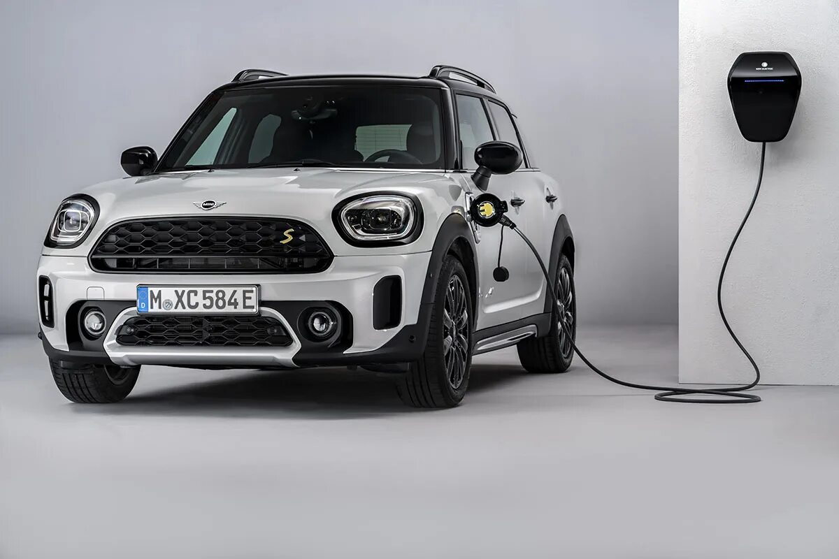 Гибрид кантримен мини. Гибридные мини авто. Мини купер se. Mini clubman 2023. Мини кантримен 2022.