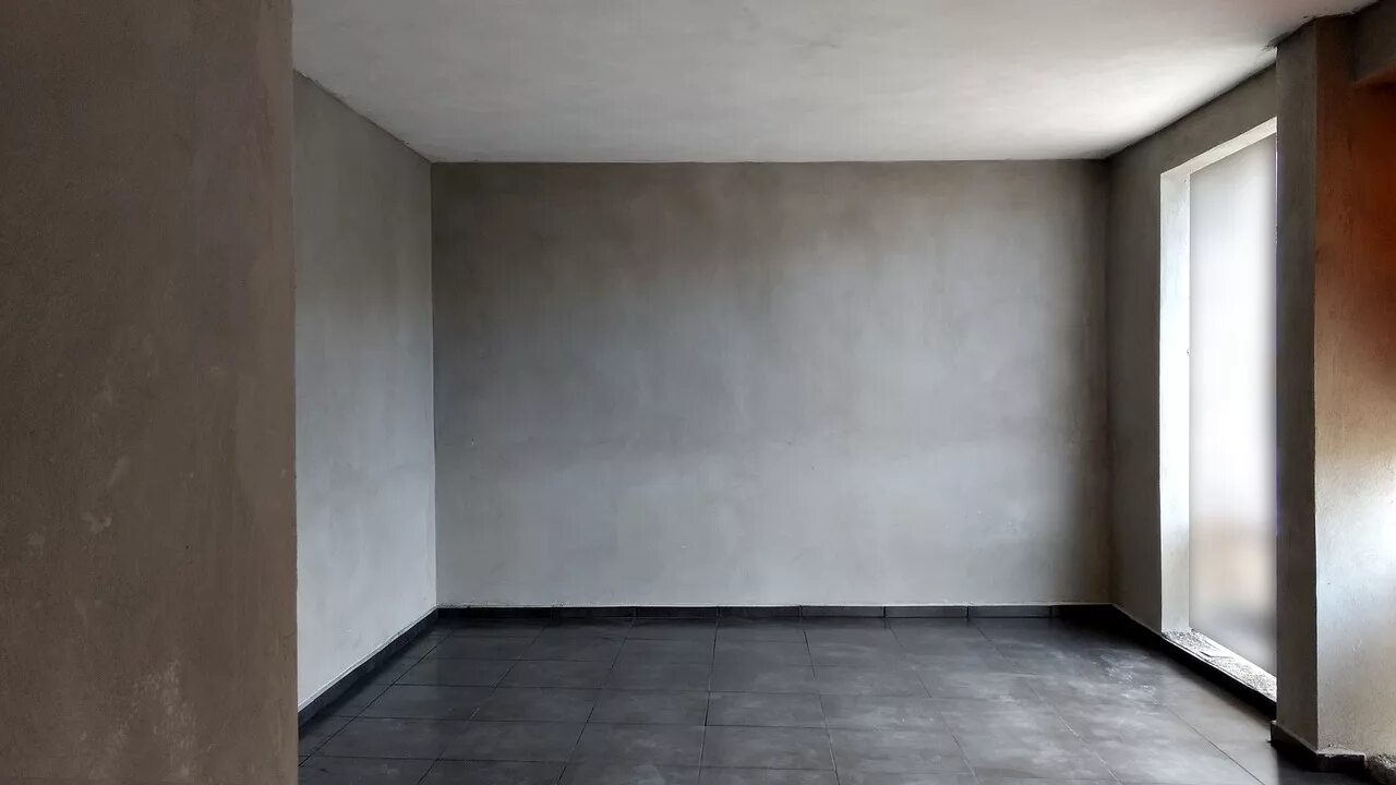The rooms not use very often. Черновая отделка стен. Пустая комната. Пустая комната бетон. Пустая комната с бетонными стенами.