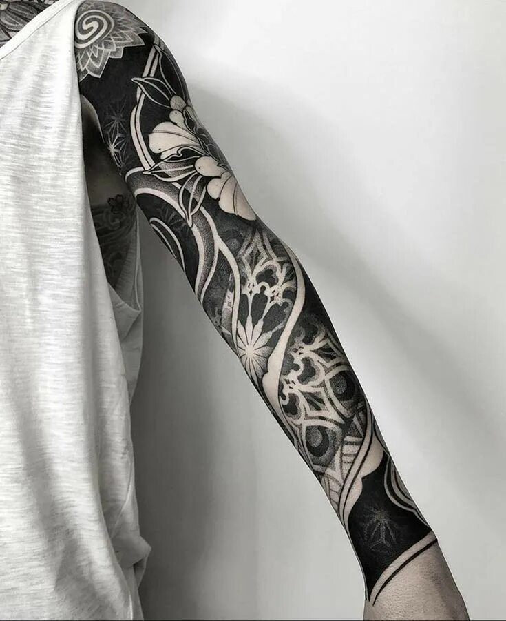 Белое тату рукав. Blackwork тату Sleeve. Тату рукав в стиле блэкворк. Черно белый рукав. Красивые рукава.