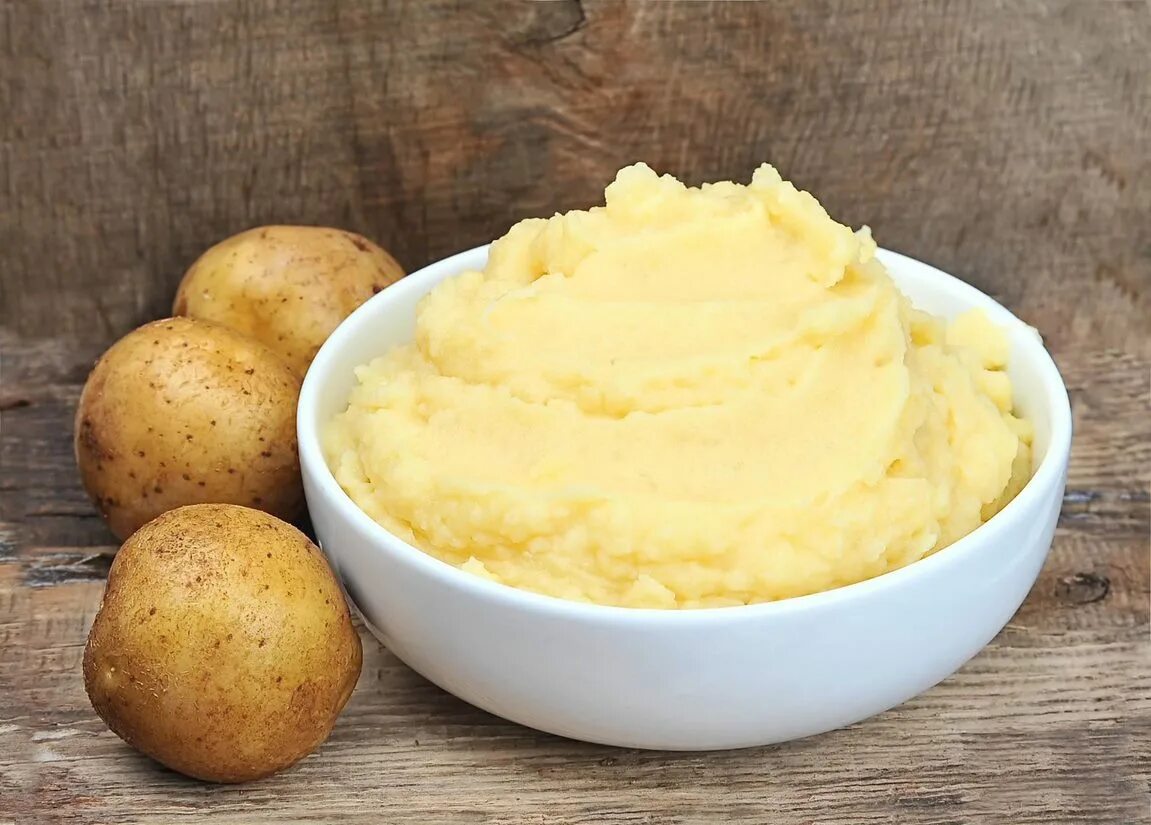 Приготовление картофельного пюре. Картофельное пюре. пюре из картошки. картошка пюре. толченая картошка.