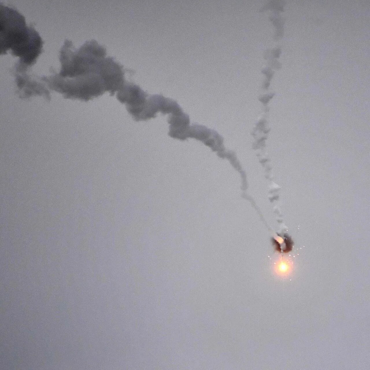 Обломки беспилотника в курской области. Зенитно ракетный комплекс сатана. Пво сбивает ракеты. Нло в небе. Сбитый беспилотник в курской области.