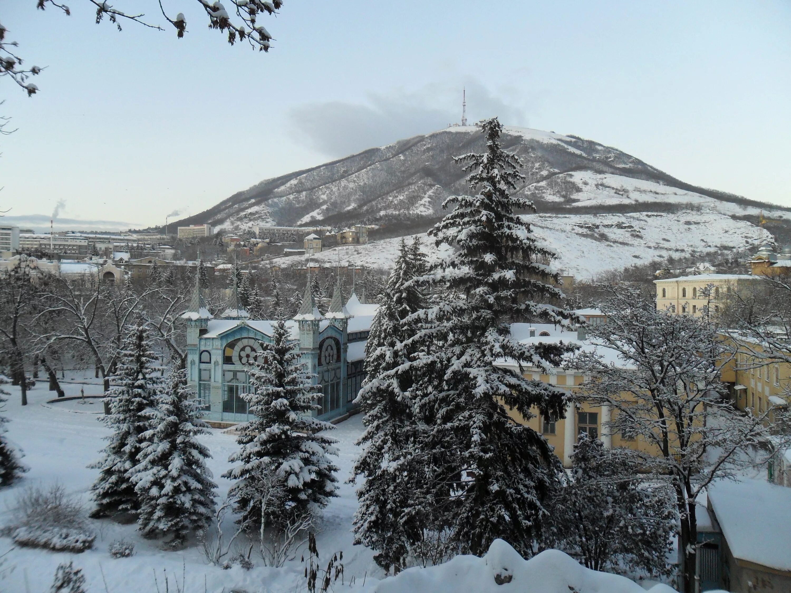 Гора Машук в Пятигорске. Кисловодск гора Машук. Гора Машук в Пятигорске зимой. Пятигорск гора Машук достопримечательности. Машук пятигорск ставропольский край