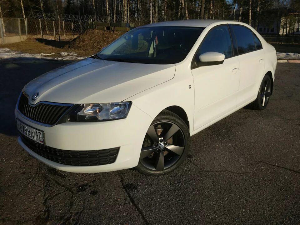 Шкода рапид какие диски. Skoda rapid 2014 на дисках. шкода рапид 2014 1.6. шкода рапид диски р17. шкода рапид белая на 17 дисках.
