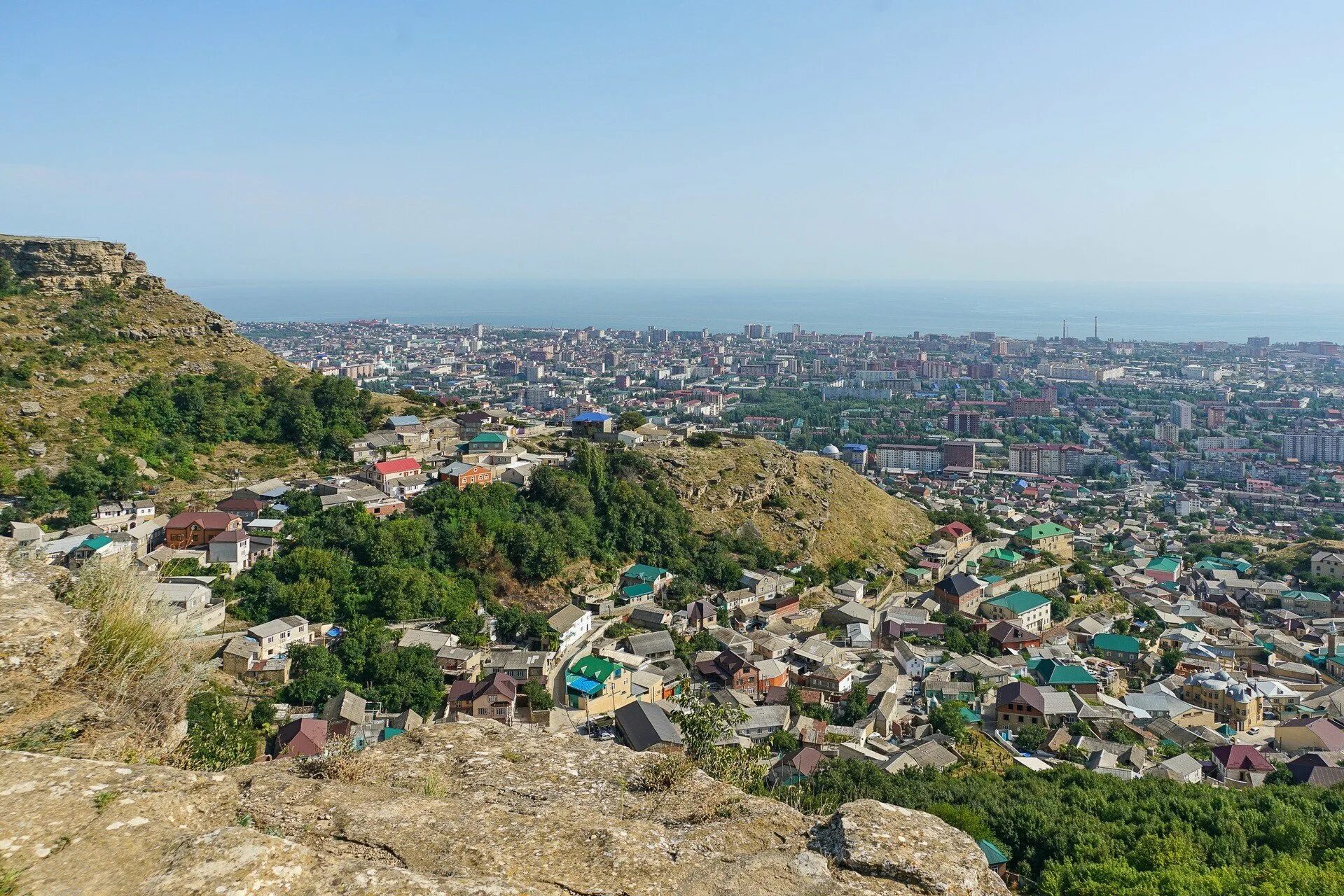 Гора тарки тау. Гора Тарки Тау в Махачкале. Гора Тарки-Тау и смотровая площадка. Тарки Тау Махачкала смотровая. Тарки Тау Махачкала смотровая площадка.