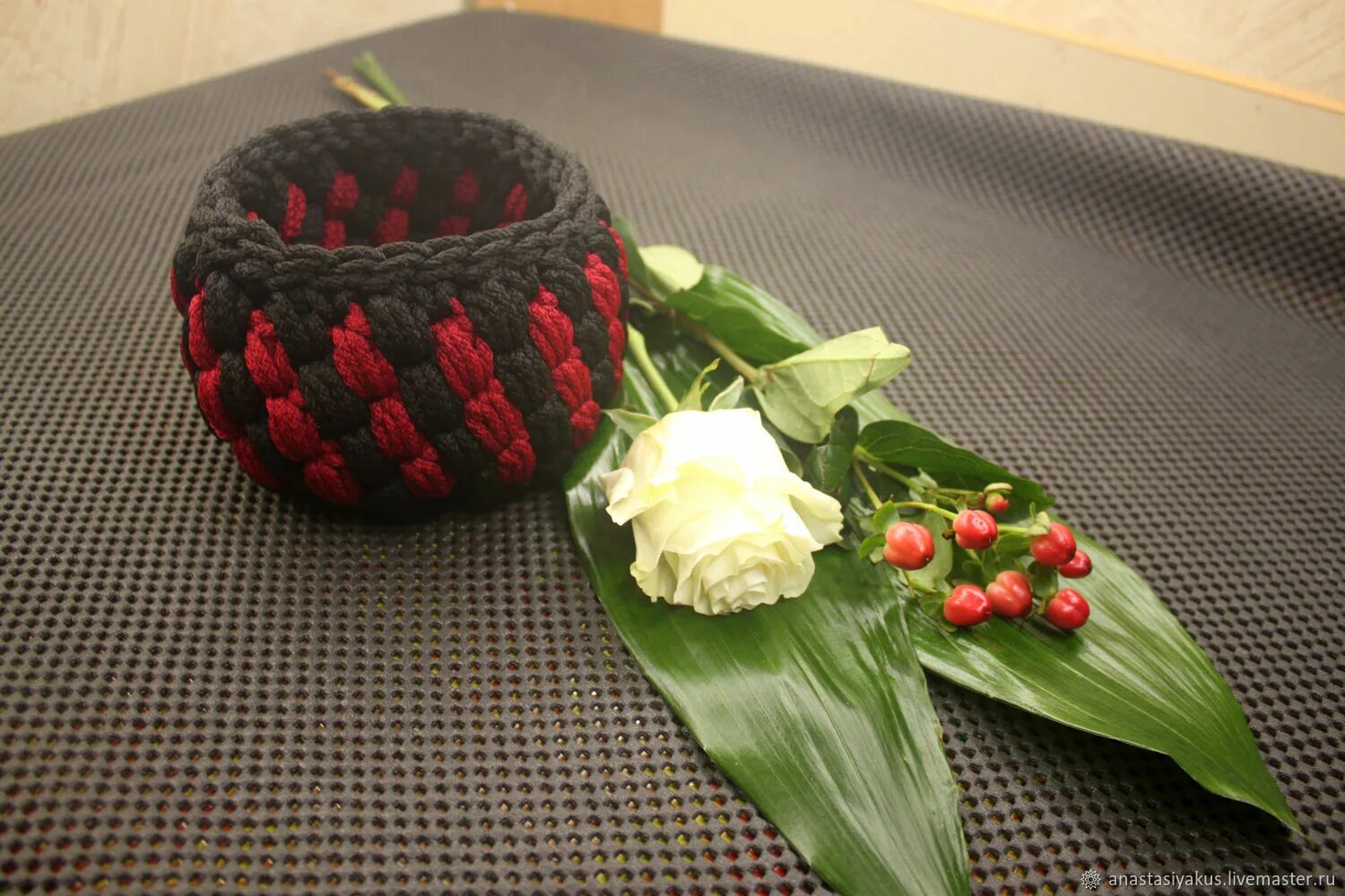 Корзинки из шнура. Корзинки из полиэфирного шнура. Полиэфирный шнур корзинка. Корзиночки из полиэфирного шнура