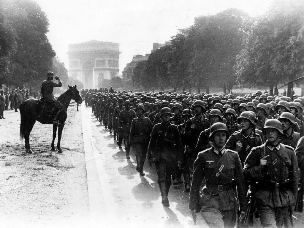 Французы во второй мировой. Парад вермахта в Париже 1940. Париж Авеню фош 1940. Солдат Франции 1940. Французская кампания вермахта 1940.