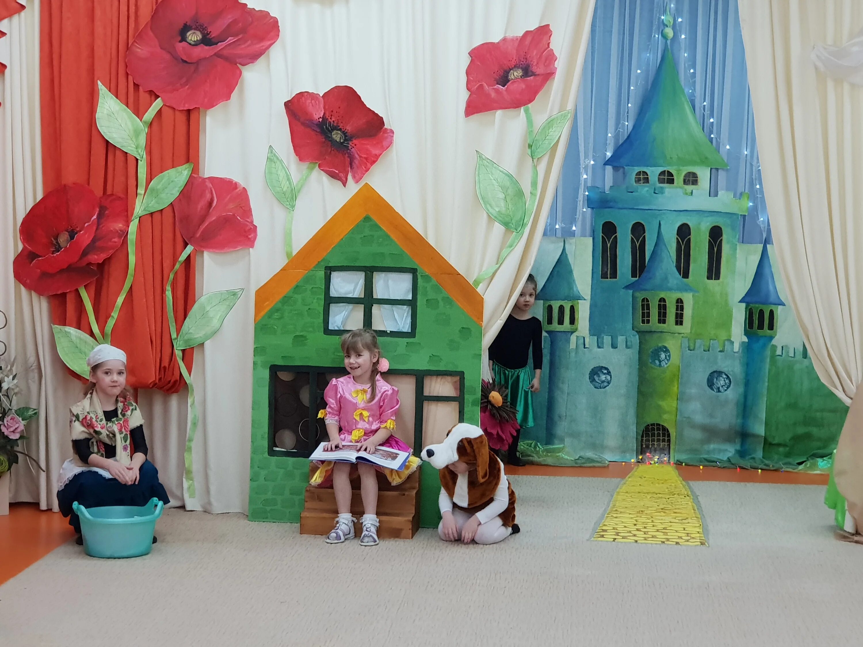 театр детей волшебник изумрудного города в доу. декорации к сказке волшебник изумрудного города. театр юного зрителя актеры волшебник изумрудного города. домики жевунов волшебник изумрудного. выездные квесты для детей.