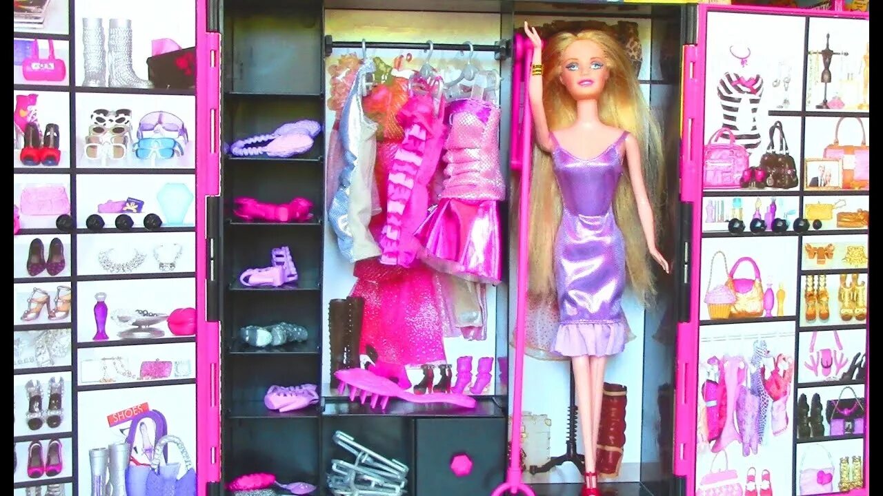 Barbie Fashionistas Ultimate Closet Accessory шкаф. Barbie Fashion Closet. Кукла Барби с гардеробом. Кукла Барби на витрине.