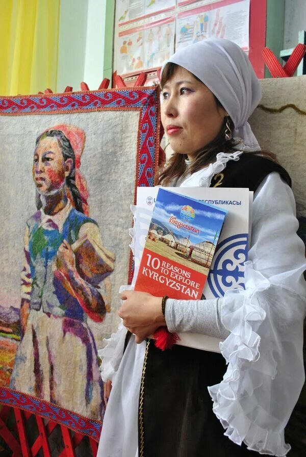 «дочь советской киргизии» (1948). Чуйков дочь советской киргизии. Картина дочь советской киргизии кисти чуйкова. Семён афанасьевич чуйков дочь советской киргизии. Дочь киргизии.