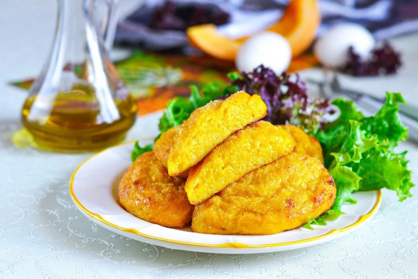 Котлеты из тыквы рецепты быстро и вкусно. Котлеты с тыквой. котлеты из индейки с тыквой. котлеты с гарниром из тыквы. котлеты из тыквы фото.