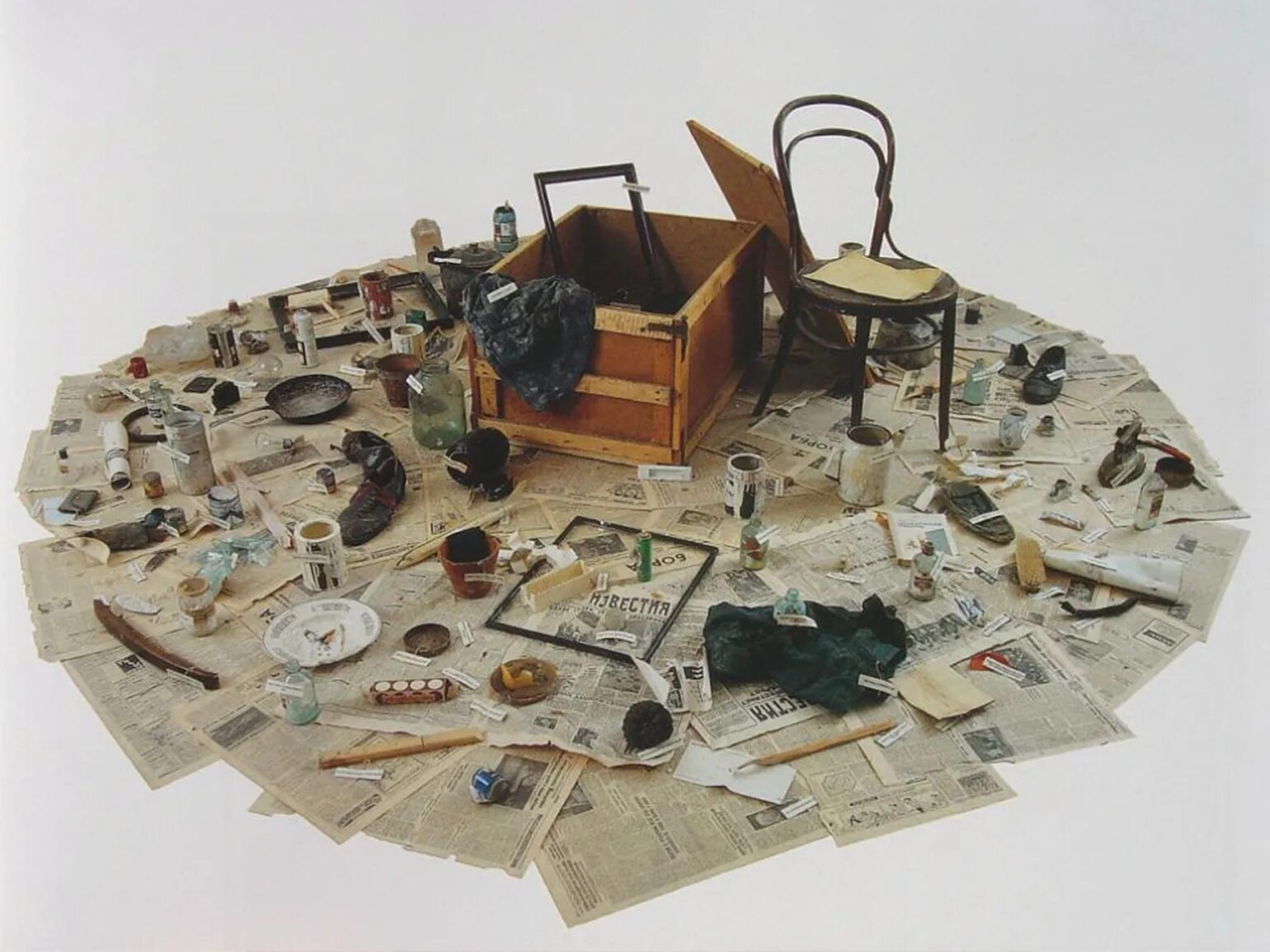 Ящик с мусором Кабаков. «Ящик с мусором», 1981.