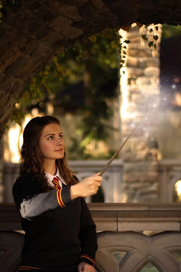 Девушки хогвартса. Косплей гарри поттер девушка гриффиндор. Гермиона грейнджер хогвартс. Хогвартс легаси гермиона. Гарри поттер квиддич косплей.