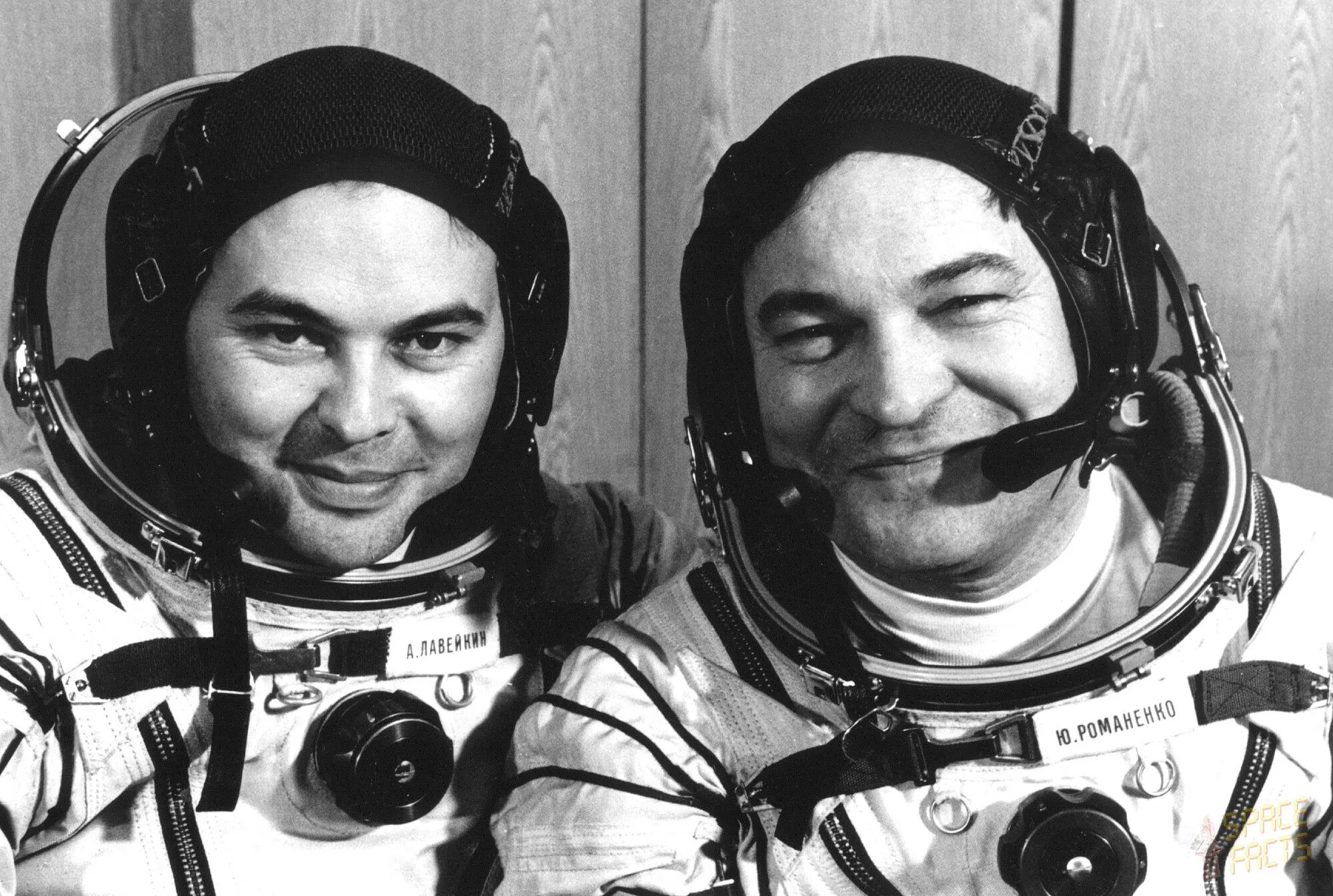 Первый космический полет ссср. Союз ТМ-2 Лавейкин и Романенко. Космонавты Романенко и Лавейкин.