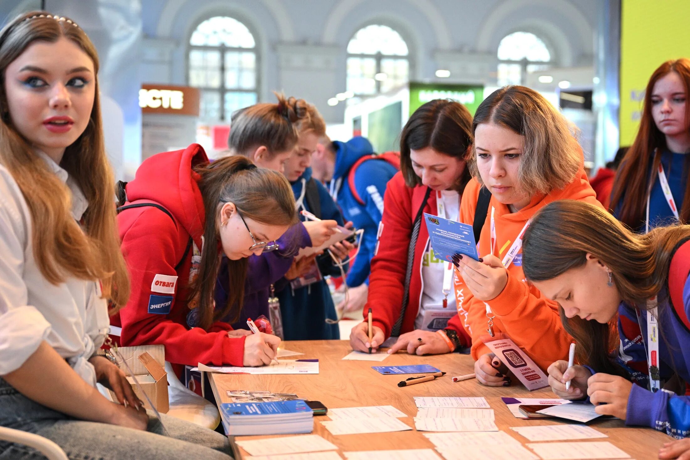 Первые молодежные организации. Движение первых съезд. Первый съезд российского движения для детей и молодежи 2022 лектории. Участники движения первых.