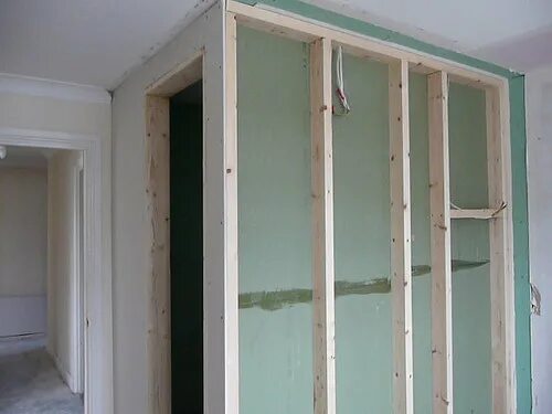 Выравнивание стен каркас. Деревянный каркадля гкл. каркас из дерева для гипсокартона. деревянная перегородка под гипсокартон. гкл перегородка из деревянного каркаса.