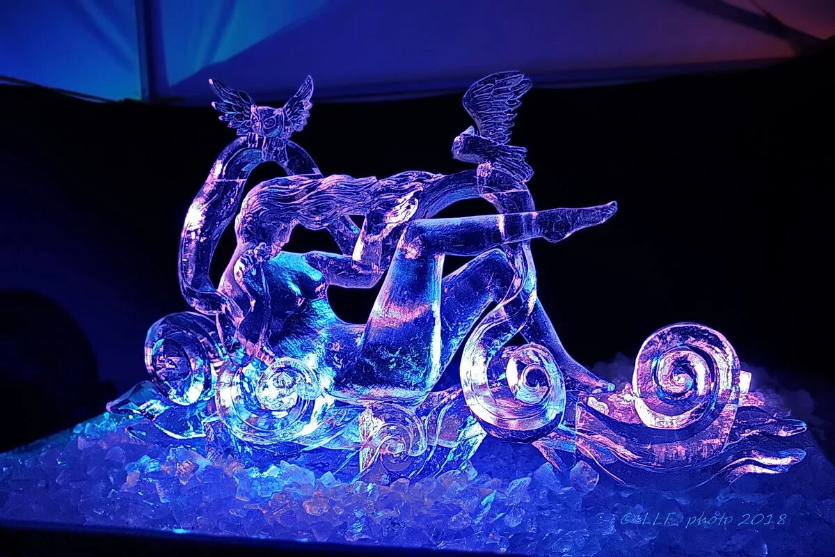 музеон ледяные фигуры. ольхон байкал фигуры изо льда. ледяные скульптуры на ольхоне. скульптуры из льда. ледяные скульптуры в парке музеон.