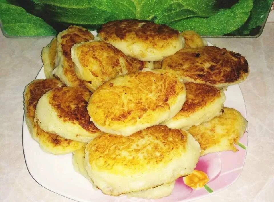 Картофельные рецепт с фото пошагово. Зразы картофельные с капустой. Картофельные зразы с мясным фаршем и грибами. Зразы из картофеля и капусты. Картофельные зразы с капустой на сковороде.