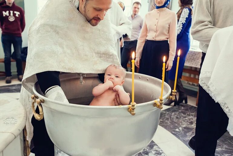 Можно ли крестить ребенка после пасхи. Крещение ребенка. обряд крещения. крещение девочки. обряд крещения девочки.